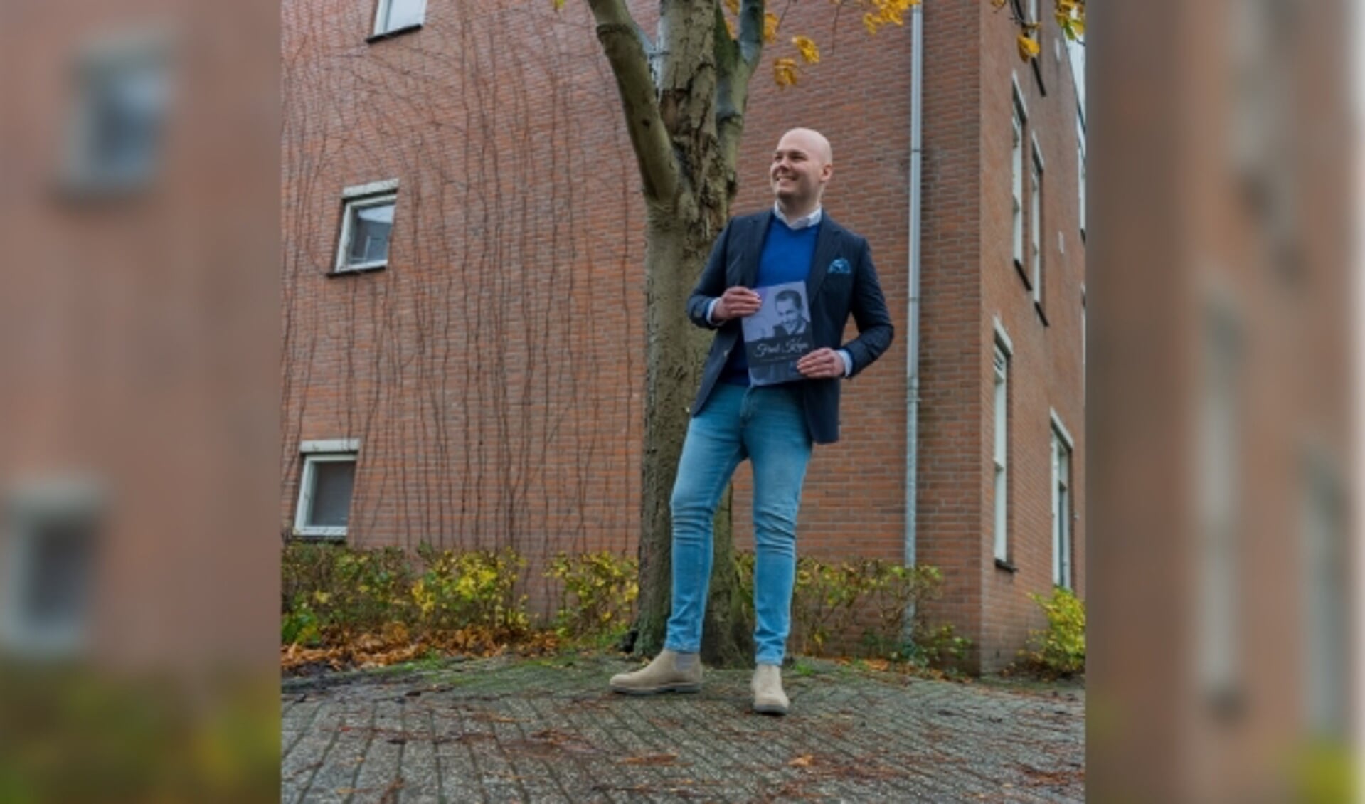Michel van Zeist uit Veenendaal schreef een boek over een vergeten grootheid: goochelaar Fred Kaps. (Foto: Jordi IJzerman)