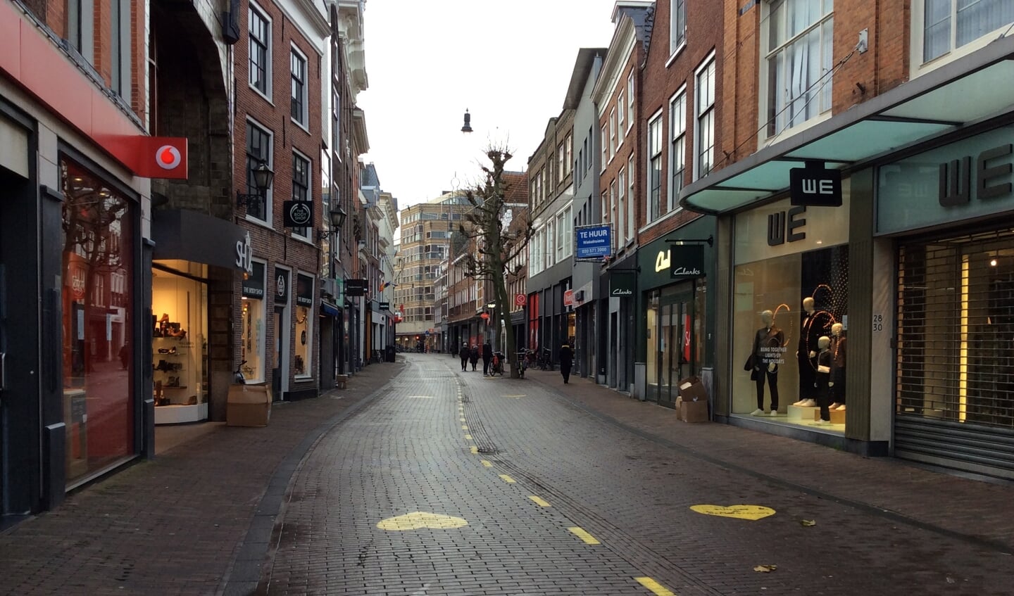 De winkelstraten zijn nog altijd leeg.