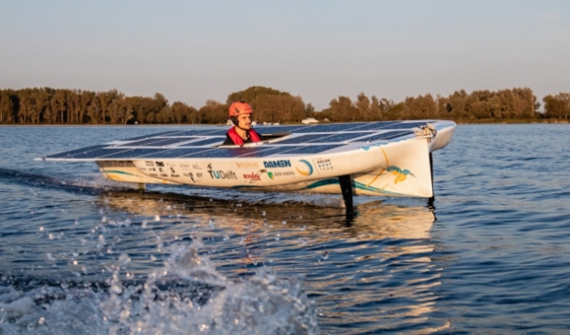 Vliegende Solar Boat, gebouwd in 2020.   