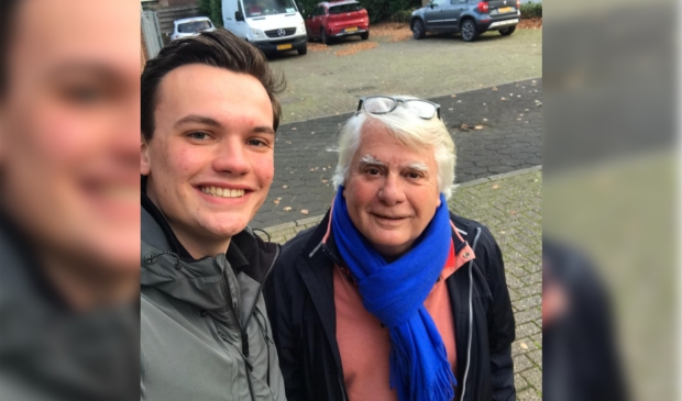 Mart Meijer , dj van 538 en Reinier van Kuyk, bestuurslid van Voedselbank UHR.