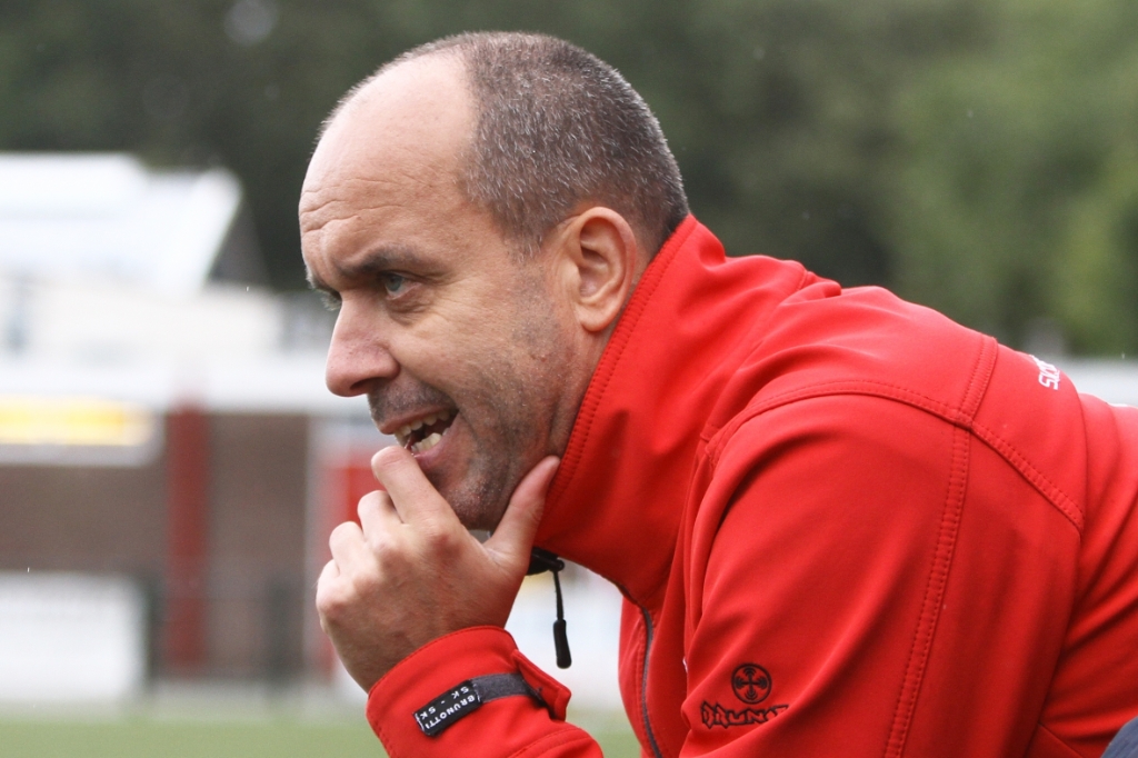 <p>Rob van den Broek, coach van Vallevogels.</p>