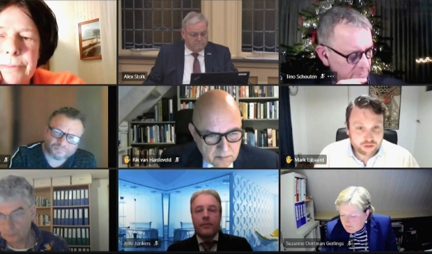 <p>Digitaal discussiëren over de theaterplannen.</p>