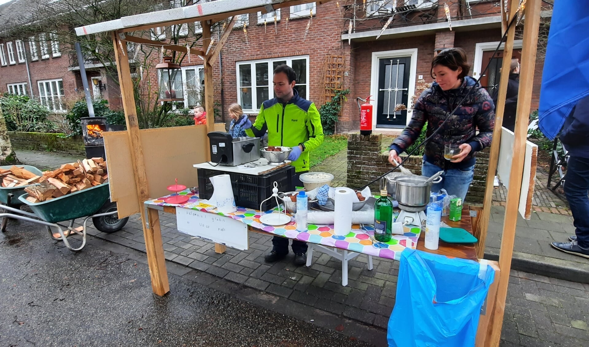 De oliebollenkraam in de Graaf Bentincklaan 