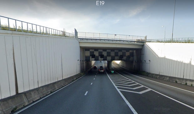 <p>Er zitten haarscheurtjes in het oude aquaduct onder de Ringvaart. </p>