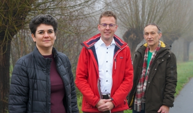 <p>Het bestuur van Bewonersvereniging Maartensdijk-Zuid. Vlnr: Laura van Esveld, Frank Mulder, Ad Vrijsen</p>