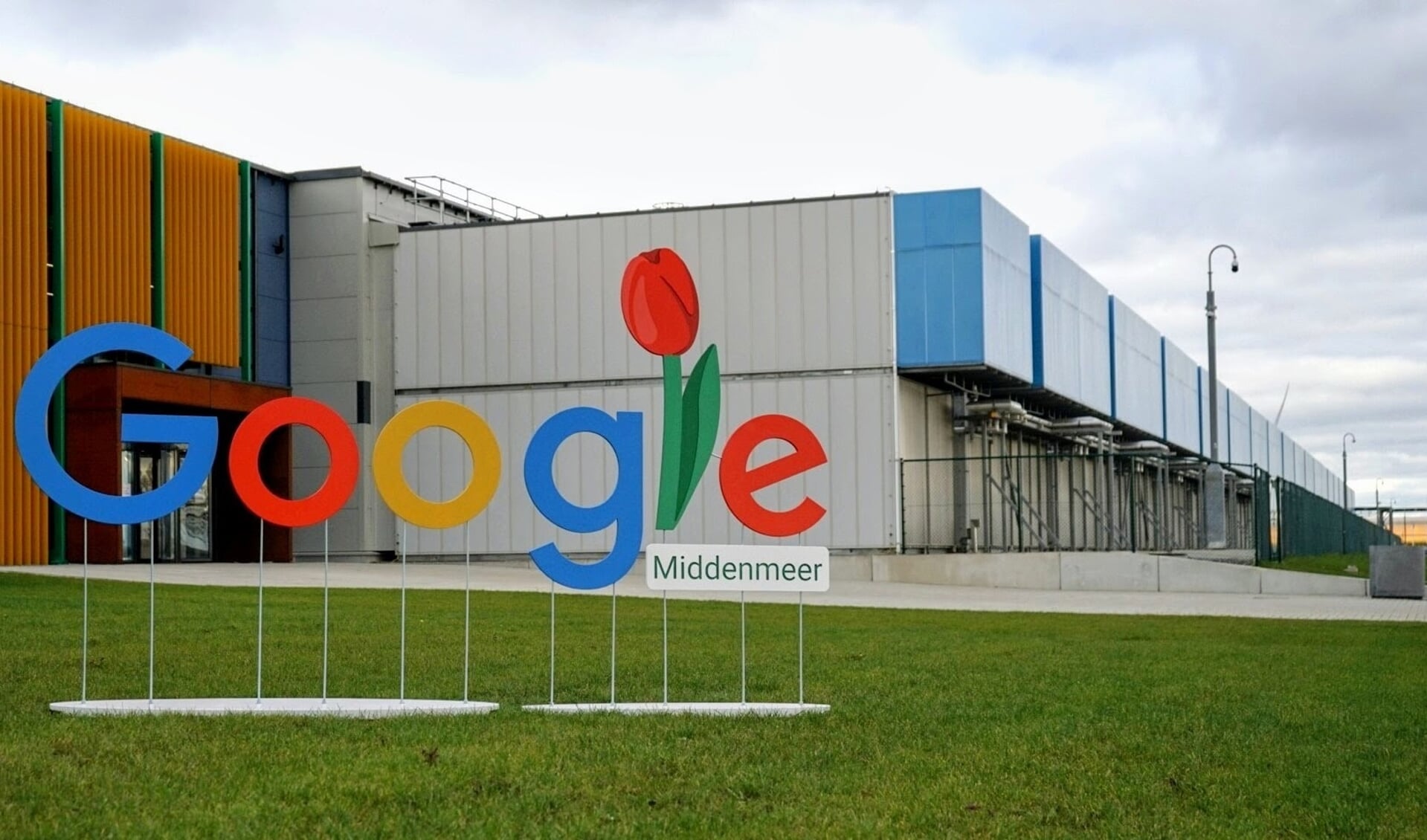 Het datacenter van Google in Middenmeer.