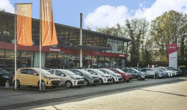 <p>Automobielbedrijf Tinholt geeft kortingen op Kia-modellen.</p>