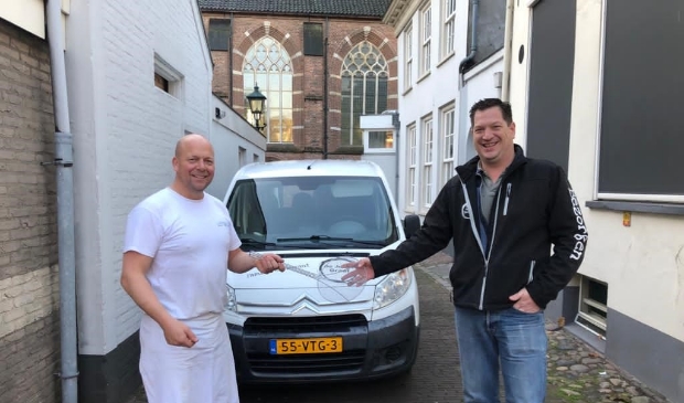 <p>Samenwerking levert oliebollen- en appelflappen drive-thru op</p>