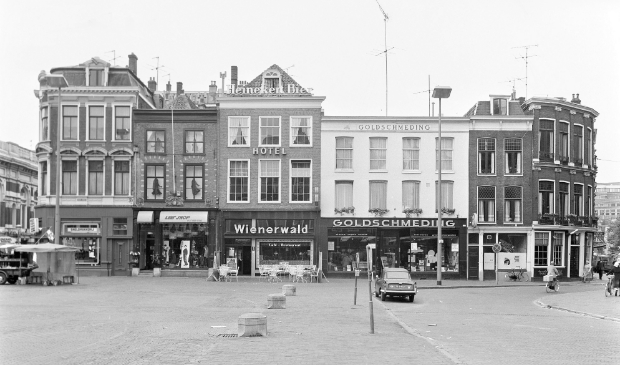 De Grote Markt in 1975. Foto uit het boek.