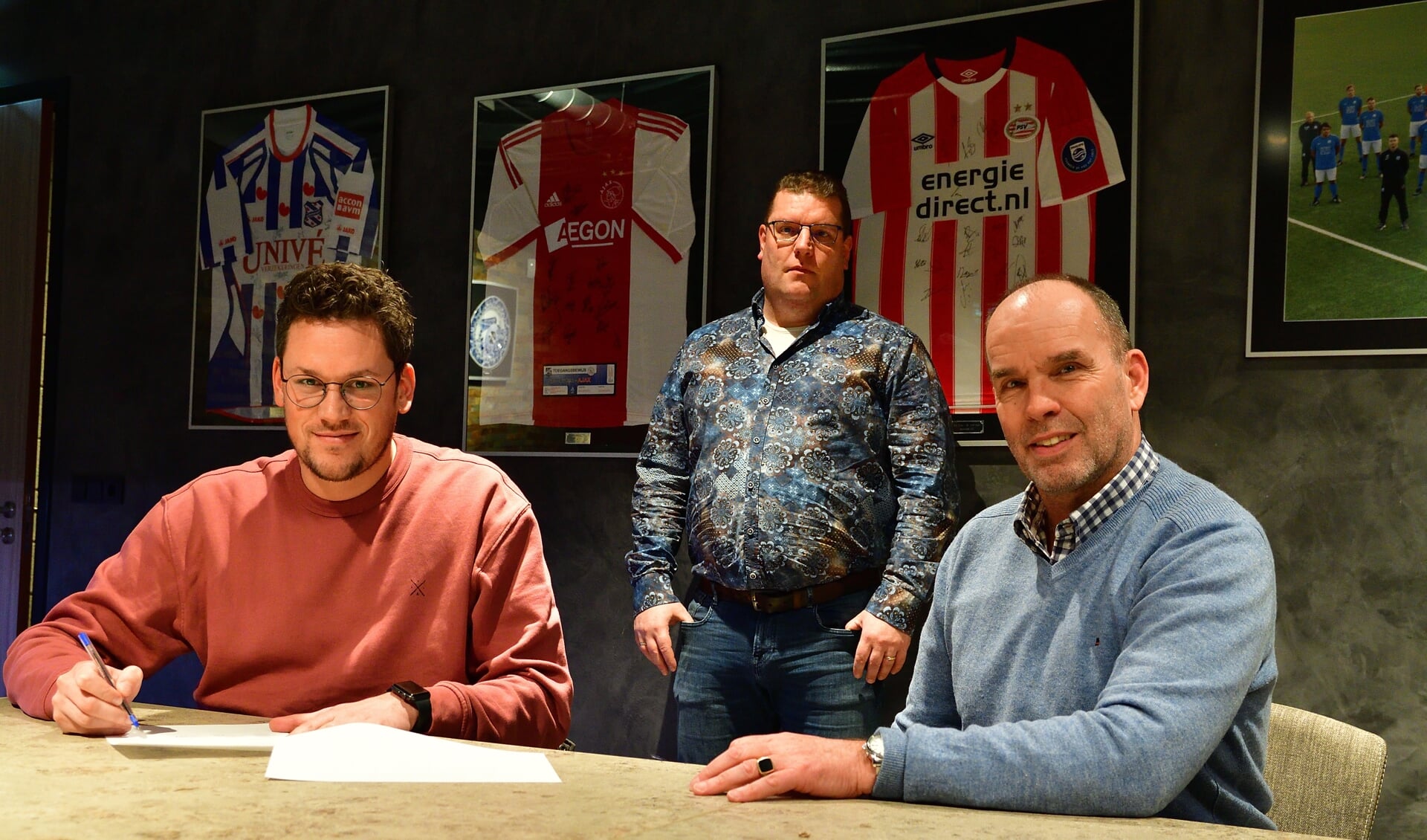Trainer Mark Bakker, voorzitter Dimri Bruggeman en TC-voorzitter Peter Haarman (vlnr).