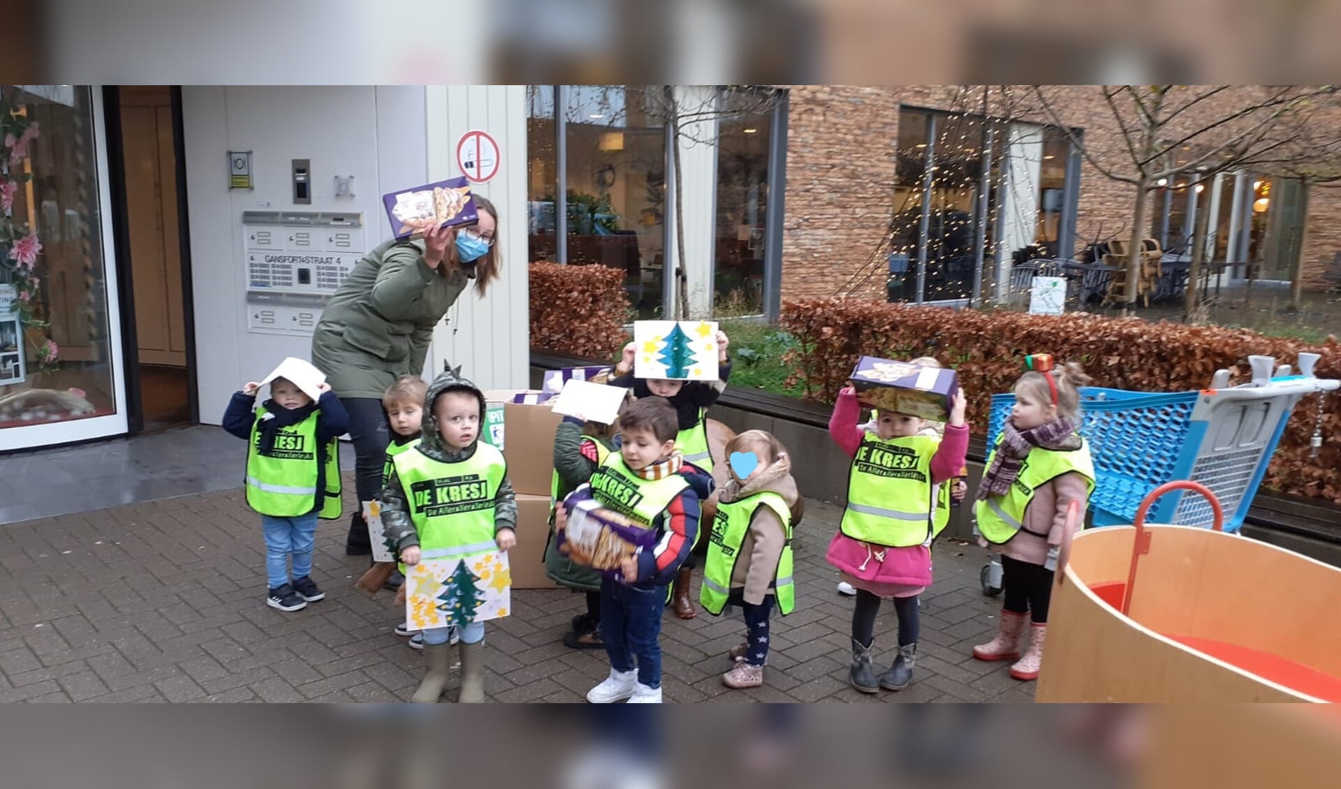 De kinderen van de Kresj hebben een verrassing voor de ouderen