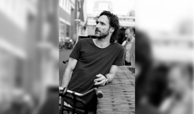 <p>Naast Javier Guzman - op de foto - zijn ook conferences van Dolf Jansen, Sjaak Bral en Jan Beuving met Patrick Nederkoorn te zien.</p>