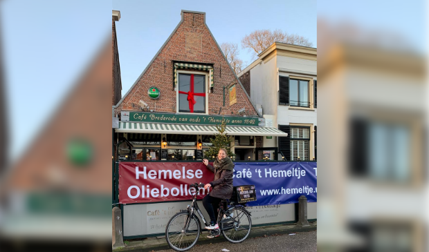 Judith Tielen van Café 't Hemeltje op de Oliebollenfiets.
