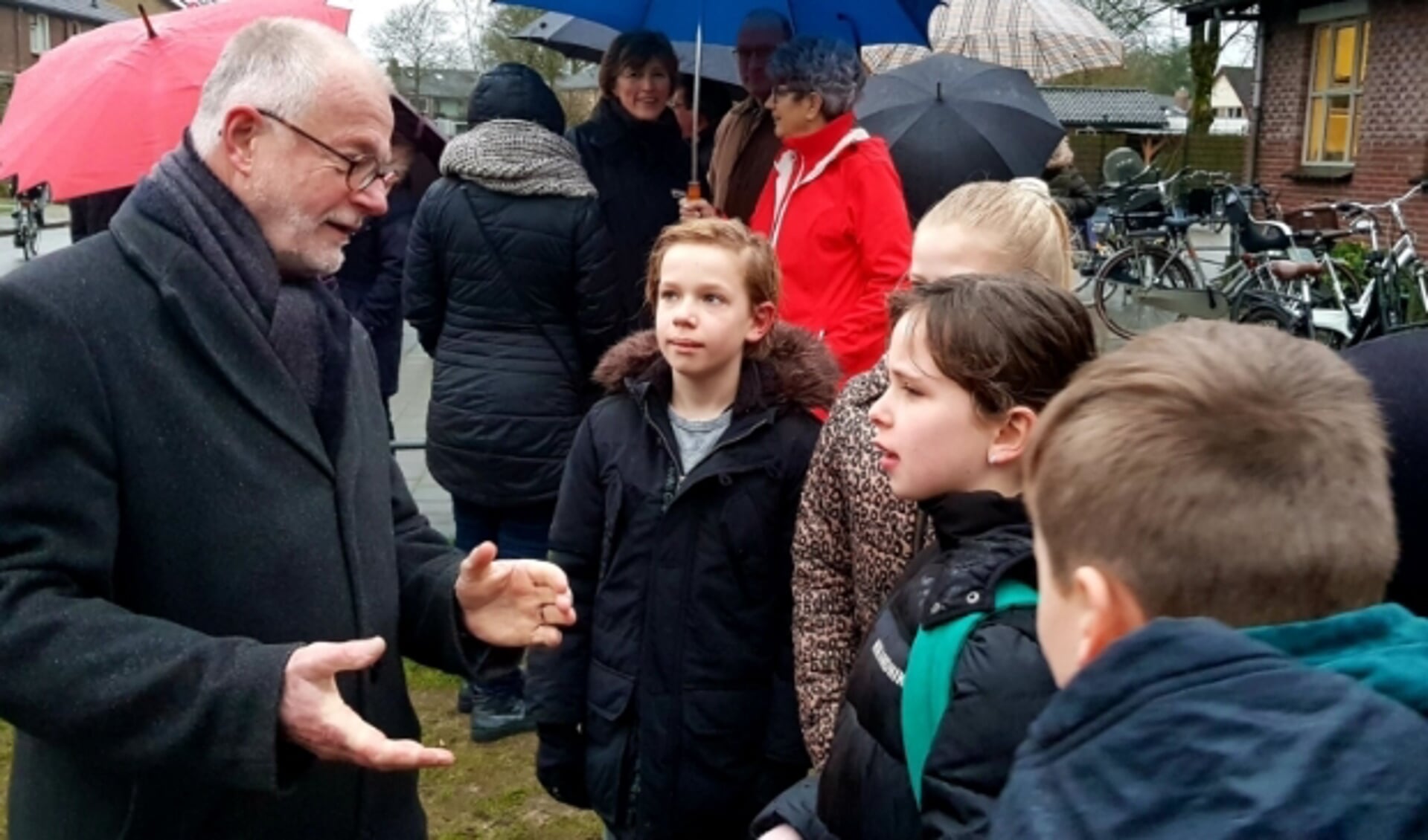 Wethouder Laurens Klappe in gesprek met de jeugd. 