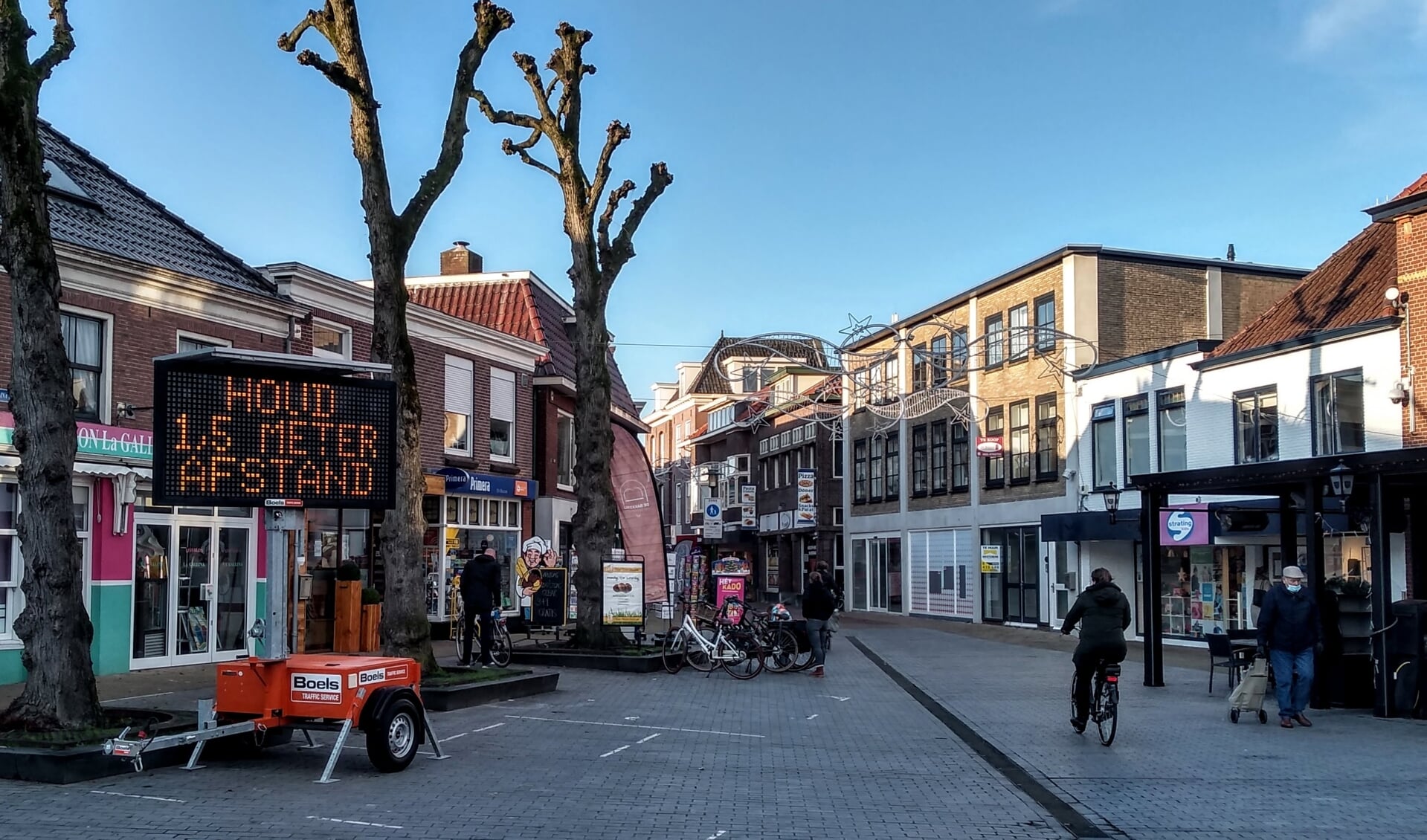 Sinds vrijdagmiddag staan er in het centrum van Barneveld 'coronamatrixborden'.