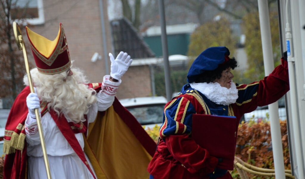 Sinterklaas bracht puzzels en lekkernijen langs bij de verpleeghuizen in Nijkerk.