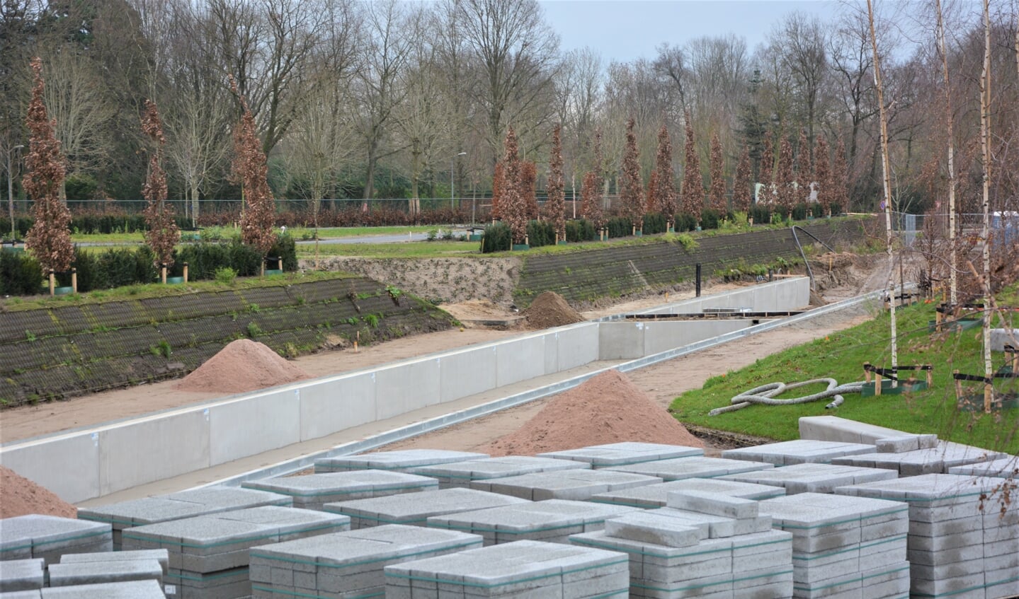 Beeld van de voortgang van de uitbreiding van begraafplaats De Plantage  in Barneveld.