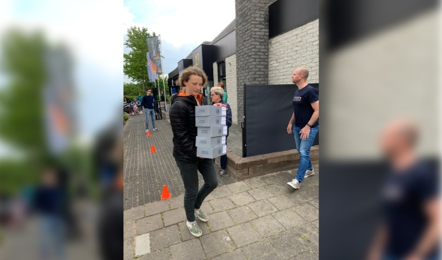 <p>Het Paashuis bracht maaltijden rond in de wijk.</p>