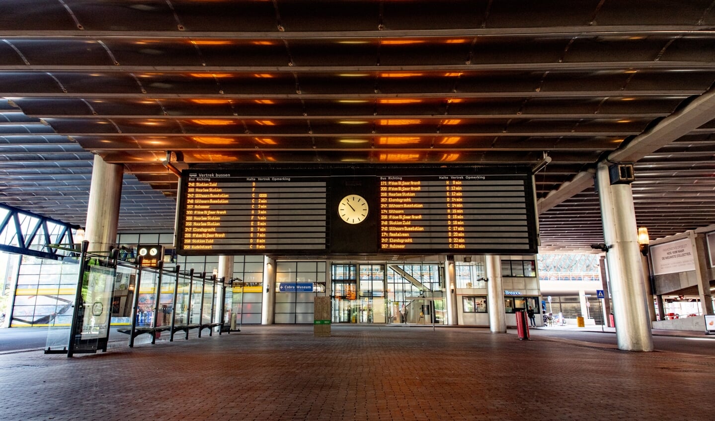 Het busstation in het centrum van Amstelveen.