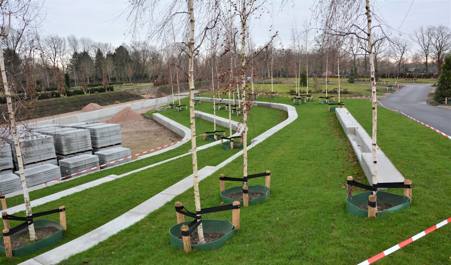 Beeld van de voortgang van de uitbreiding van begraafplaats De Plantage  in Barneveld.