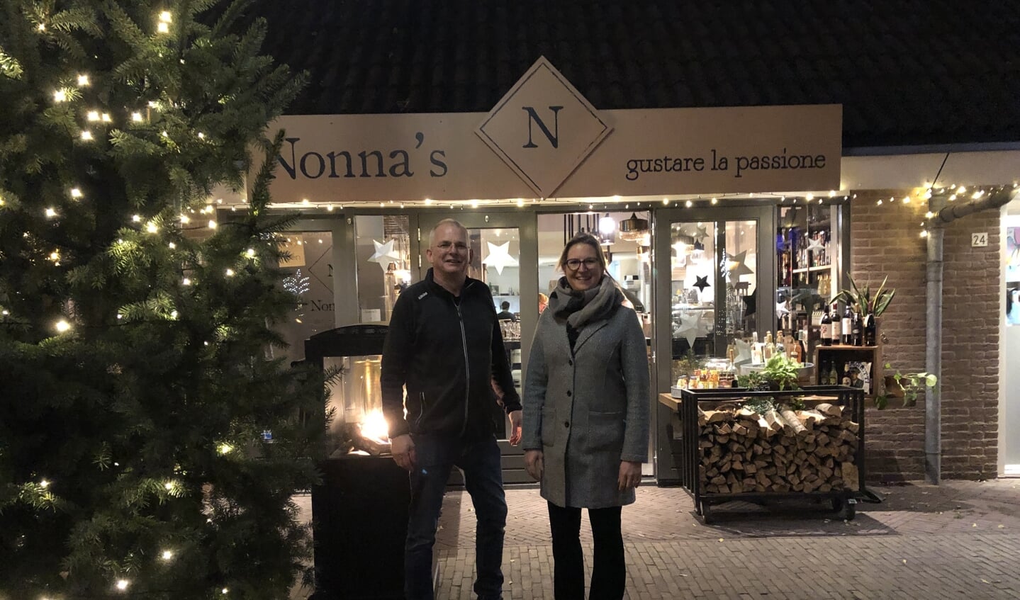 Ruth van Veldhuizen en Gert van Leeuwen, Bestuursleden van de Doornse Winkels doen een oproep lokaal te kopen, zodat het dorp levendig blijft. 