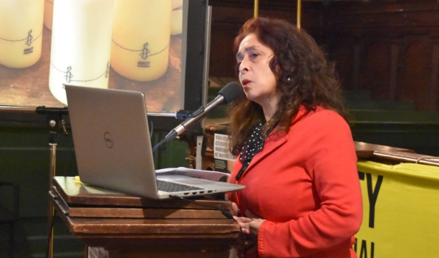Carmen van der Hoff, lid van de Amnesty-groep Haarlem eo, was op 10 december een van de sprekers in de Lutherse Kerk.