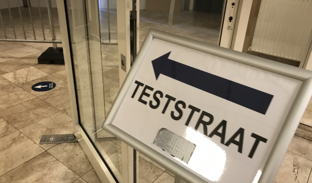 <p>Minder mensen passeren dergelijke bordjes. </p>