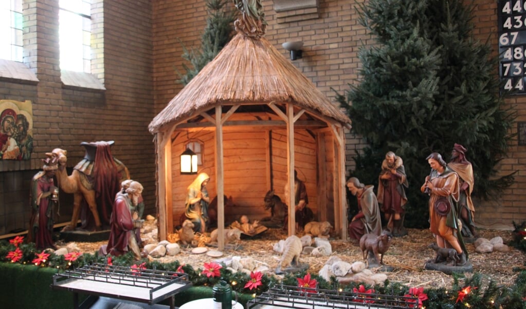 De kerststal in de Heilige Familiekerk.