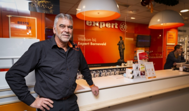 <p>Alex Lambert van Expert Barneveld. ,,Bestellen, bezorgen, repareren en installeren blijft gewoon mogelijk.''</p>