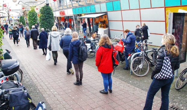 <p>De rij voor de Hema.</p>