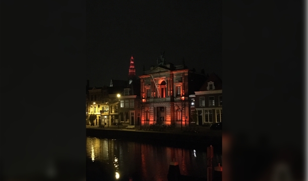 Teylers museum in oranje licht voor Geweld tegen Vrouwen gedurende 16 dagen