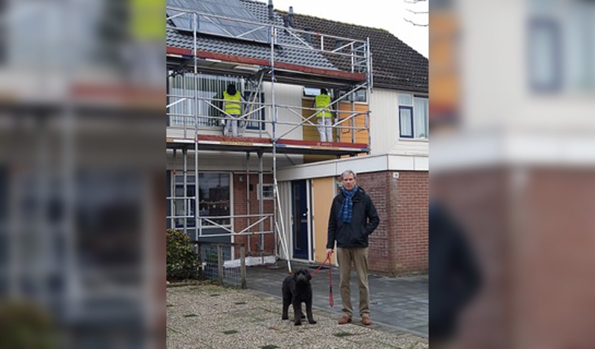 D66 raadslid Jan Mülder bij de duurzame huizen op de Landweg van de WSL.