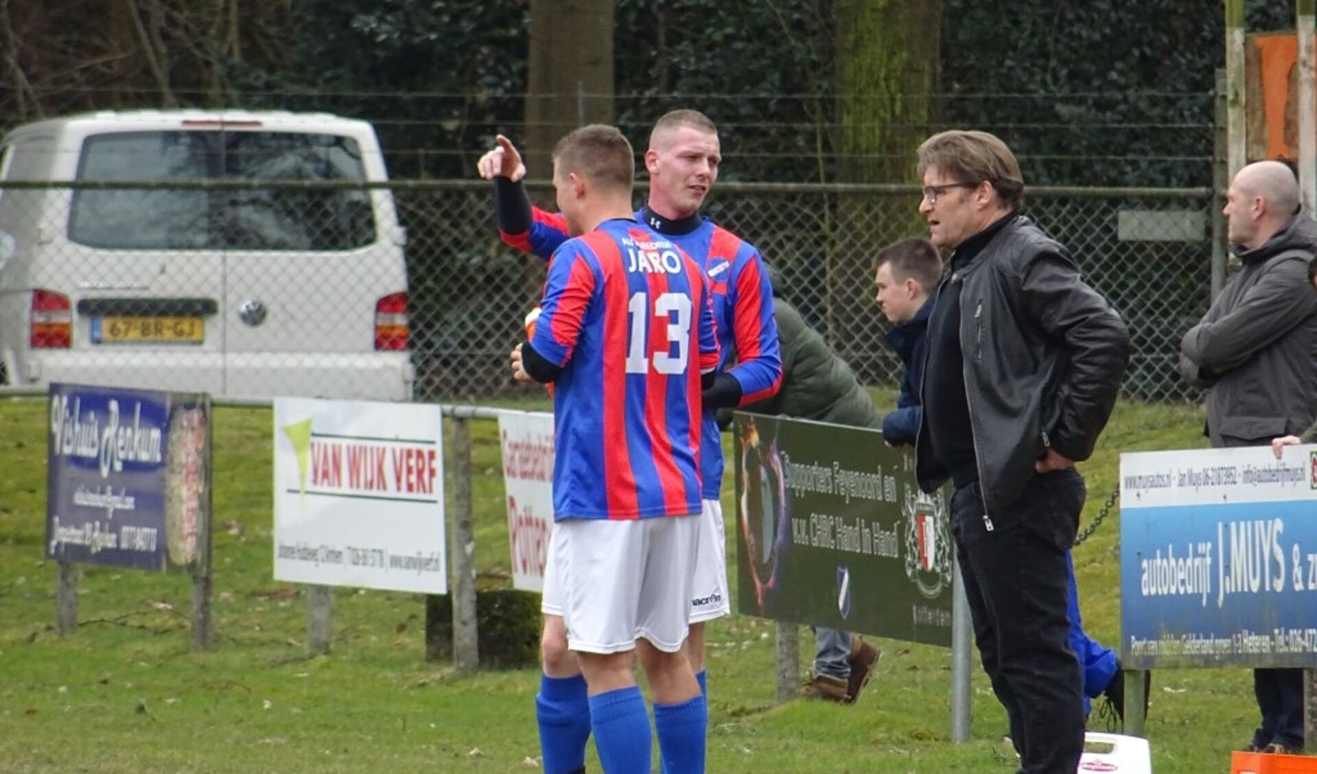 Chris van de Peppel (op archieffoto, als trainer van CHRC) maakt het seizoen als interim-trainer af bij ONA '53, waar Marcel Nijhuis vorige week opstapte.