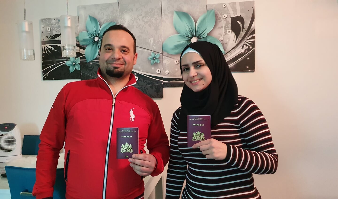 Mouhanned en Yasmin zijn trots op hun paspoorten