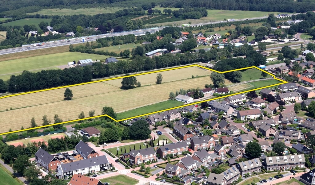 Luchtfoto van het gebied, met daarin ingetekend het plangebied voor de nieuwe wijk in Stroe.