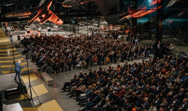 Visser en Visser vierde haar jubileum in Het Nationaal Militair Museum in Soesterberg.