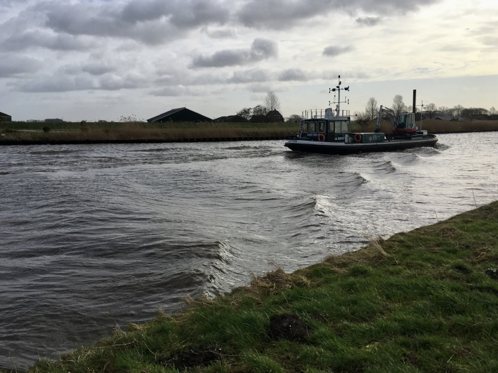 Een boot in de Eem tijdens de storm