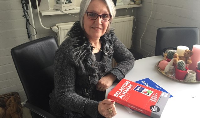 Irma Sinnige helpt via Stichting Vasariah met de belastingaangifte wirwar.