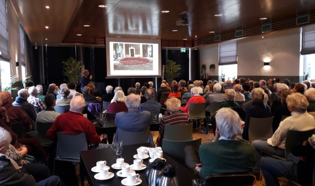 Paul Hiel vertelt over het archeologisch onderzoek.