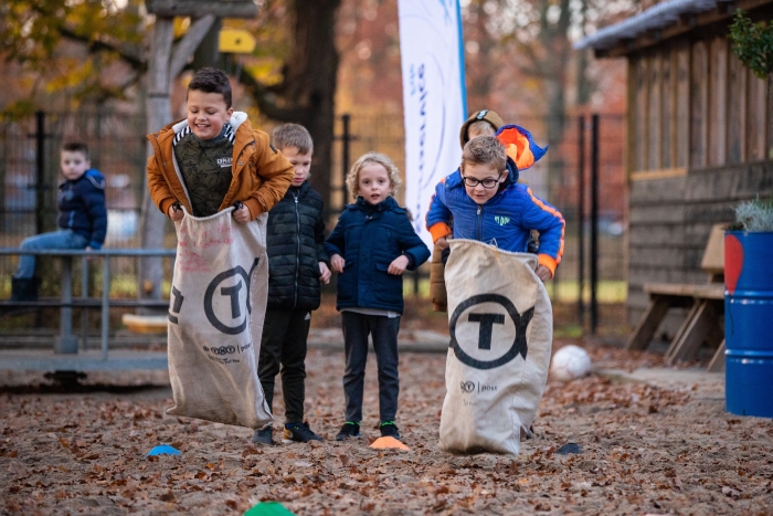 In de speeltuin van ‘Jong Harskamp’ verzorgen jongeren uit het dorp met groot succes sport- en spelactiviteiten voor kinderen. In speeltuin De Korenbloem in Ede gaan vanaf donderdag 5 maart ook speelambassadeurs aan de slag.