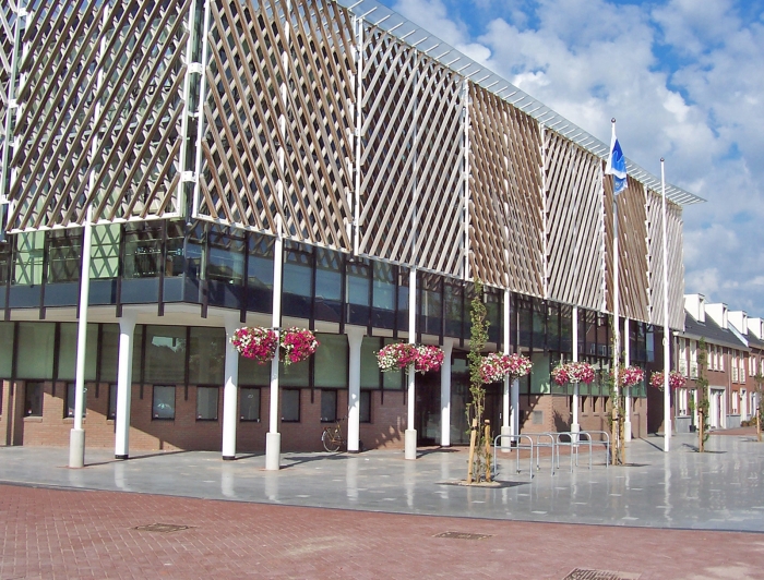 Ingang van gemeentehuis Ouder-Amstel