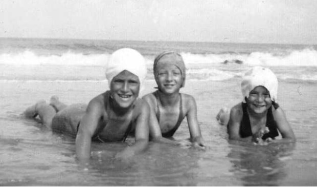 Henny Hetty van Rijs, vriendin Dineke Klinkenberg en Dinah van Rijs.