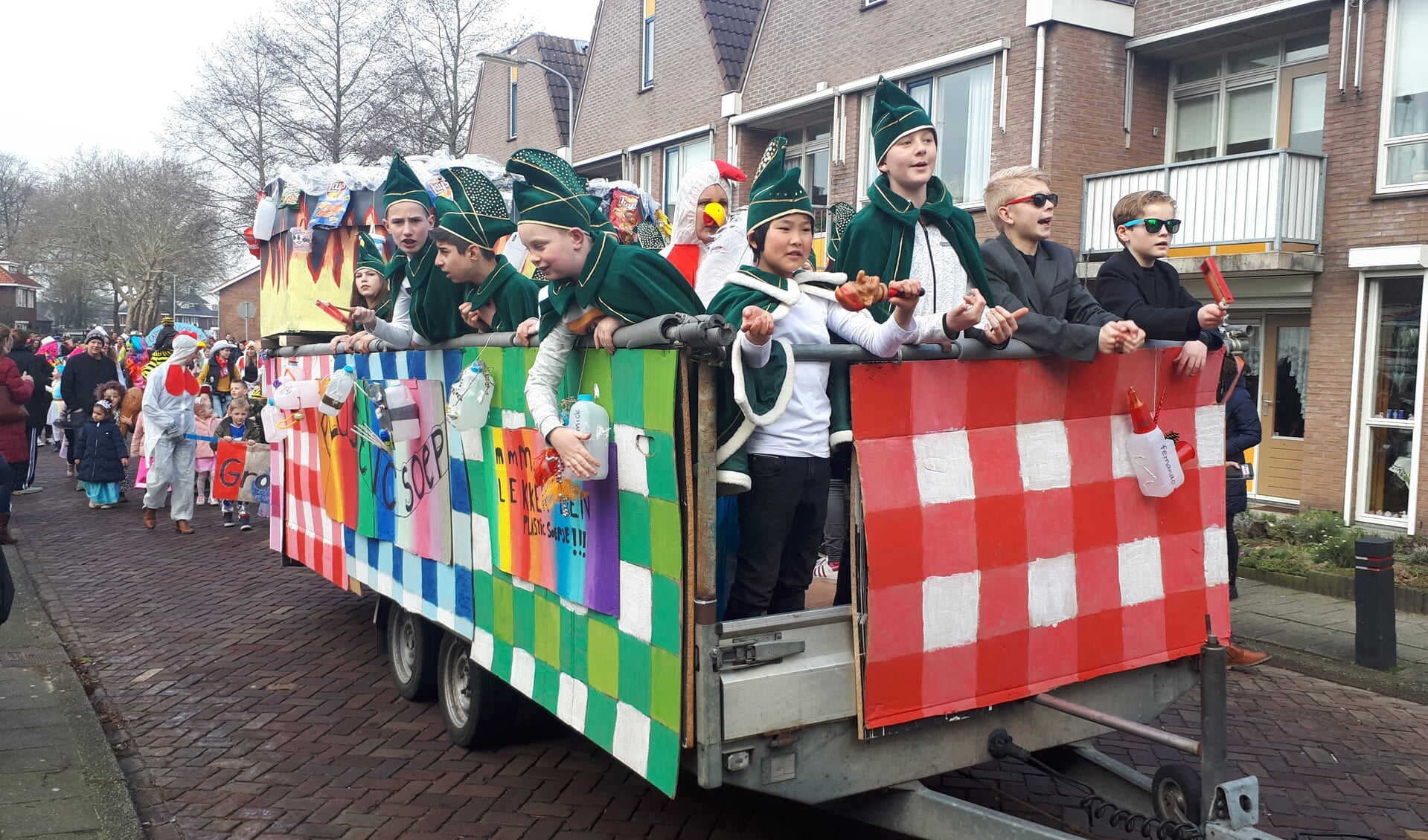 auteur Bont Spreek uit Carnavalsoptocht van basisschool Het Baken - StadNijkerk.nl Nieuws uit de  regio Nijkerk