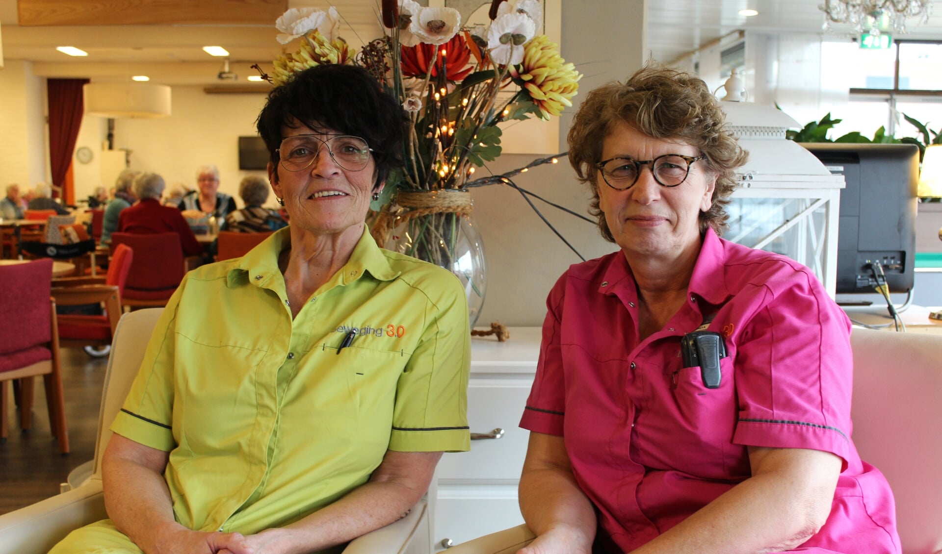 Ineke Meinen (links) en Linda Brons gaan dagelijks met veel plezier naar Sint Jozef om te werken.