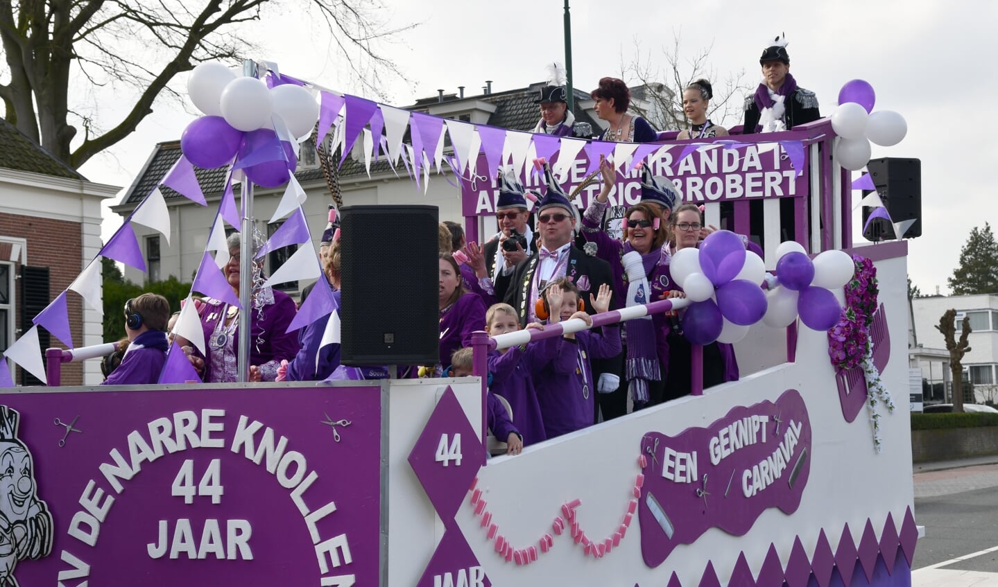 De Prinsenkar van De Narre Knollen, de oudste carnavalsvereniging van Soest. 