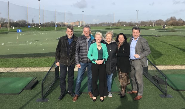 Bezoek aan Logman BV+ vaaf links± Jaap Vieveen, Ger Loogman, wethouder Floor Gordon, Tineke Loogman, Darshan Sloot en Tom Van Dijk