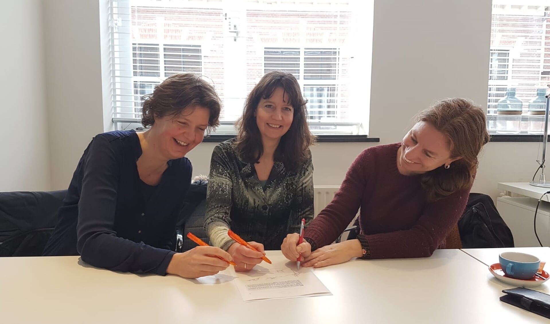 Bestuursleden van de nieuwe stichting Kike Olsder (penningmeester), Ingrid Aaldijk (voorzitter) en Tessel Hofstede (secretaris)