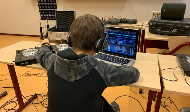 DJ school
