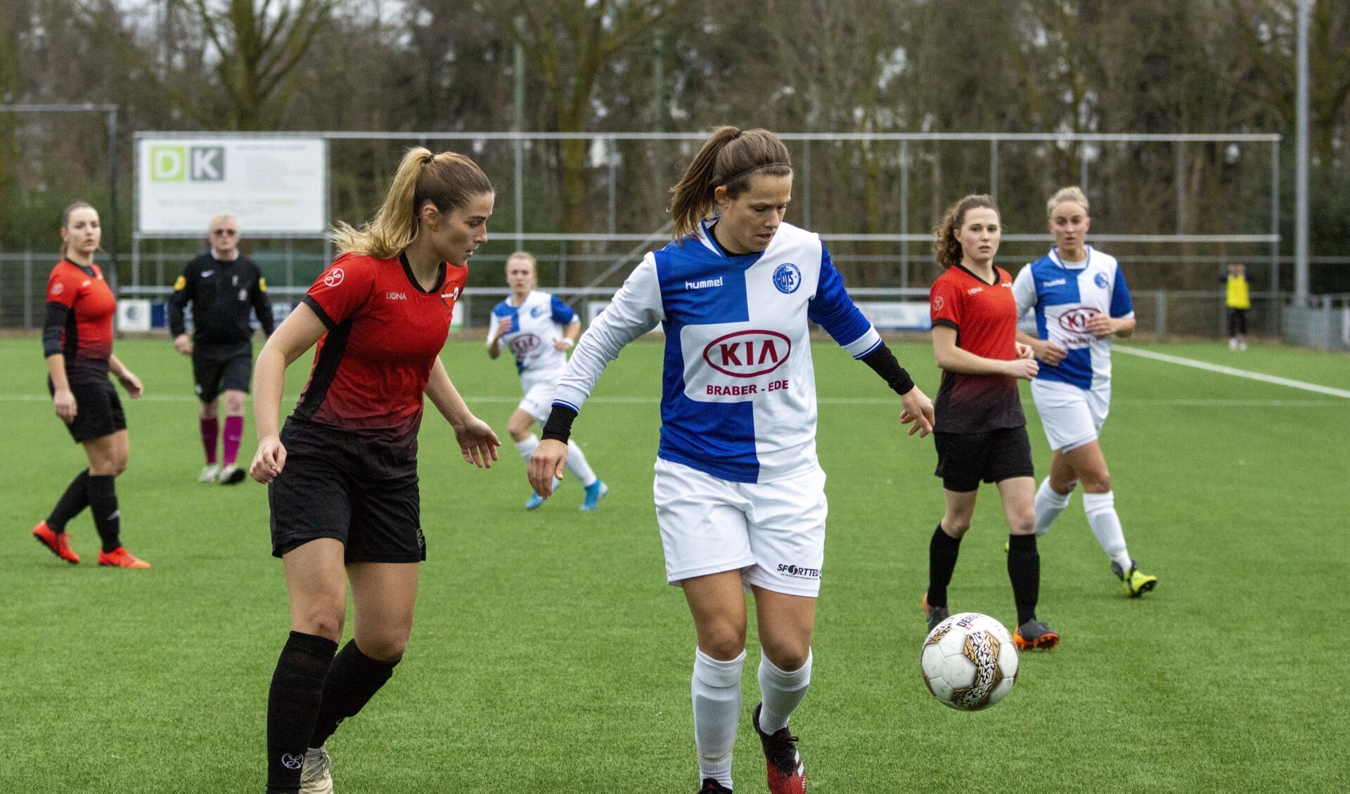 Daphne van Kruistum scoorde het winnende doelpunt in blessuretijd.