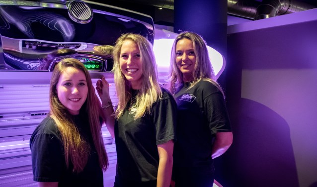 Hayra van Soest (rechts) met twee collega's van SunCare Amersfoort.